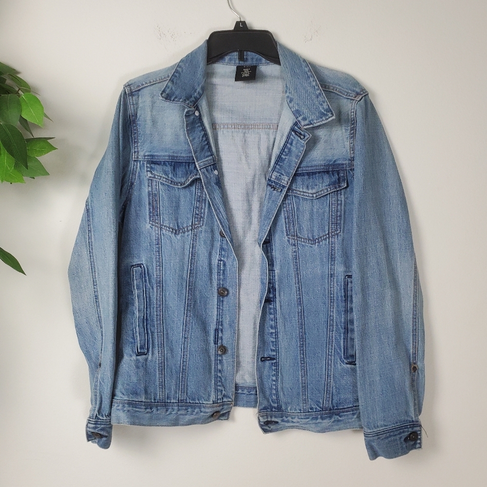 H&M Men's Trucker Style Light Blue Denim Jacket Size Small